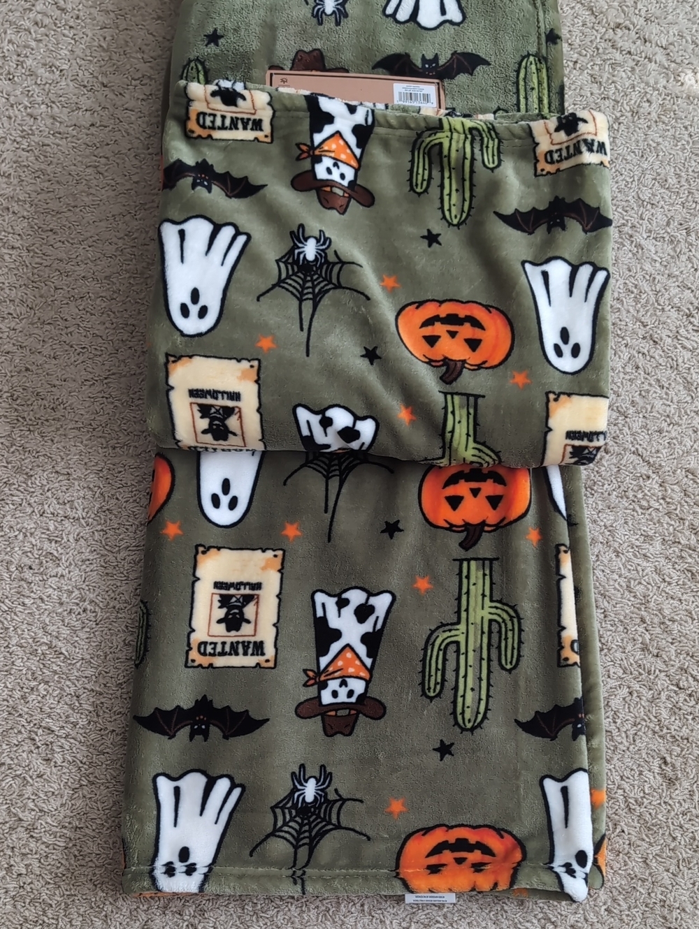 Wrangler Western Halloween Icon Oversized Halloween Plush Throw🕷 - Picture 6 of 9